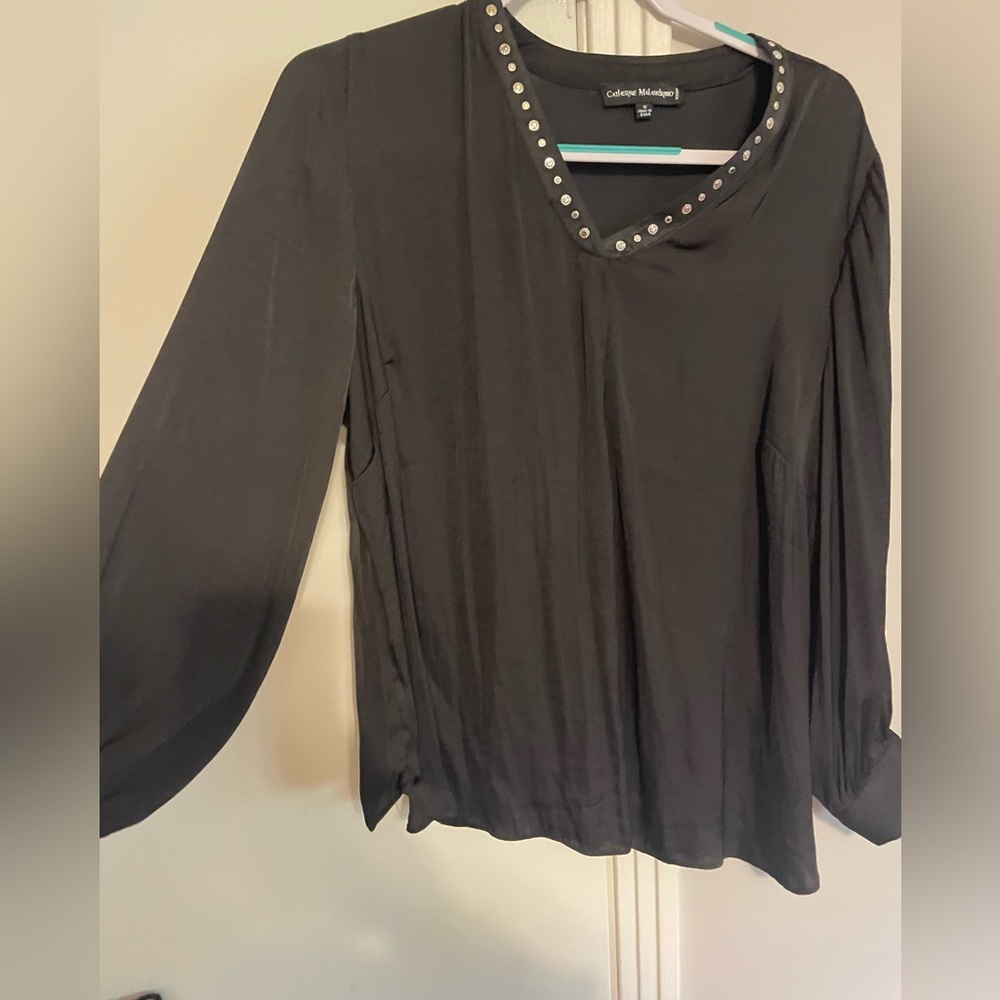 Pretty v neck blouse with button sleeves 1X
